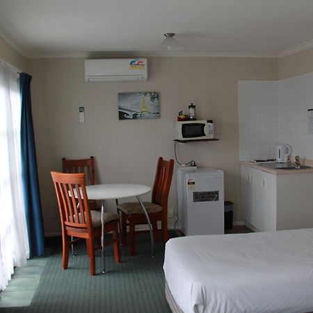 Asure Camelot Arms Motor Lodge Auckland Szoba fotó